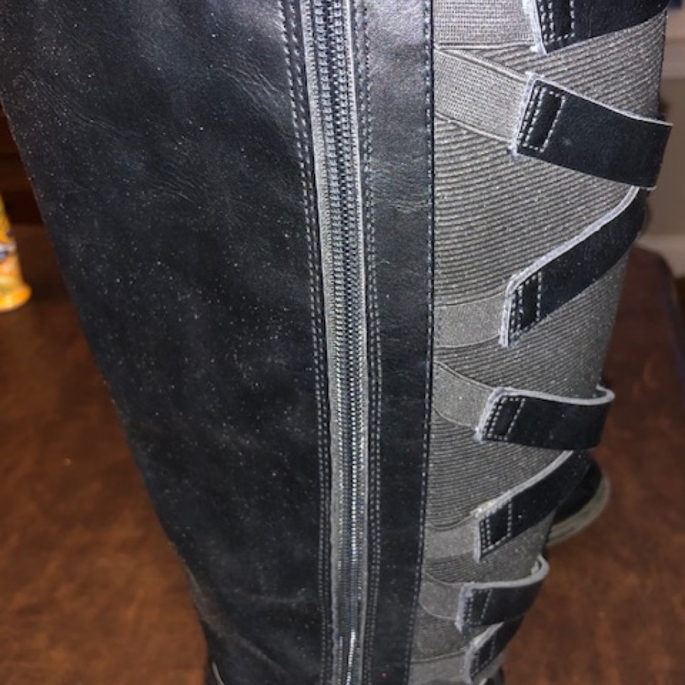 boots - Picture 2 of 3